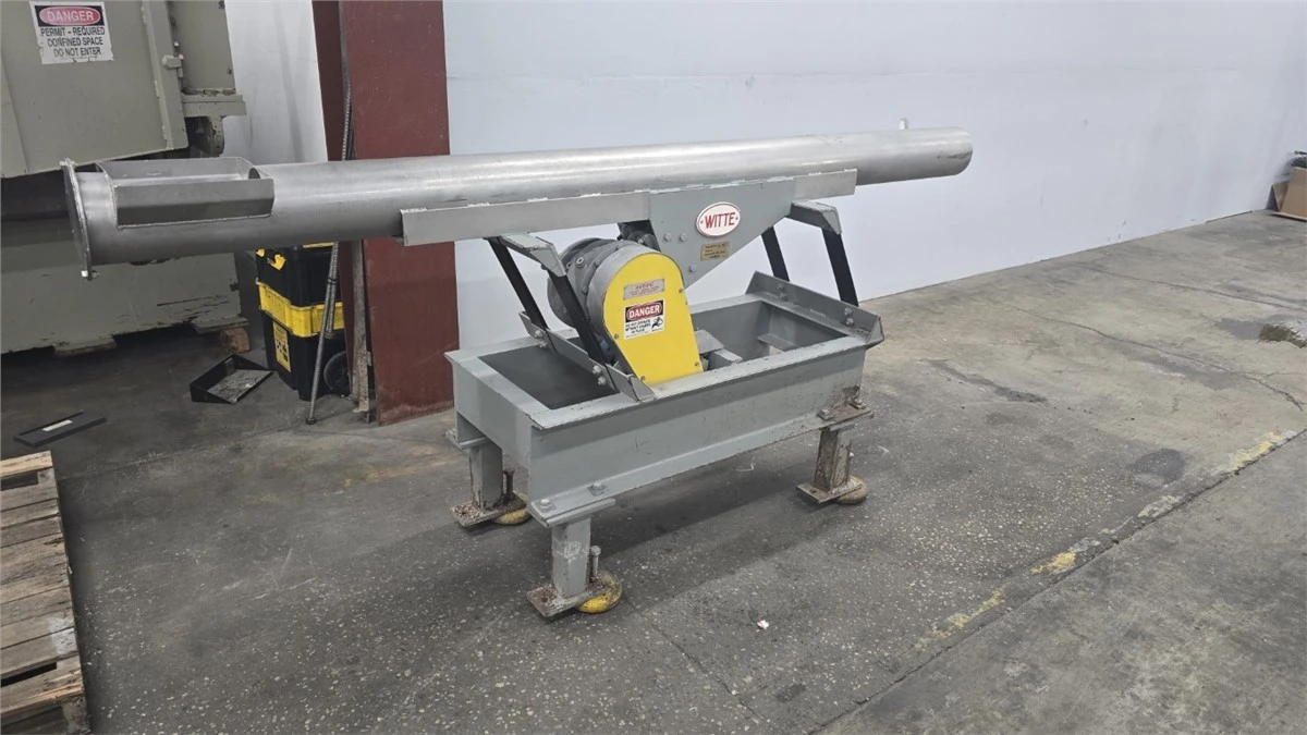 Witte Feeder Table