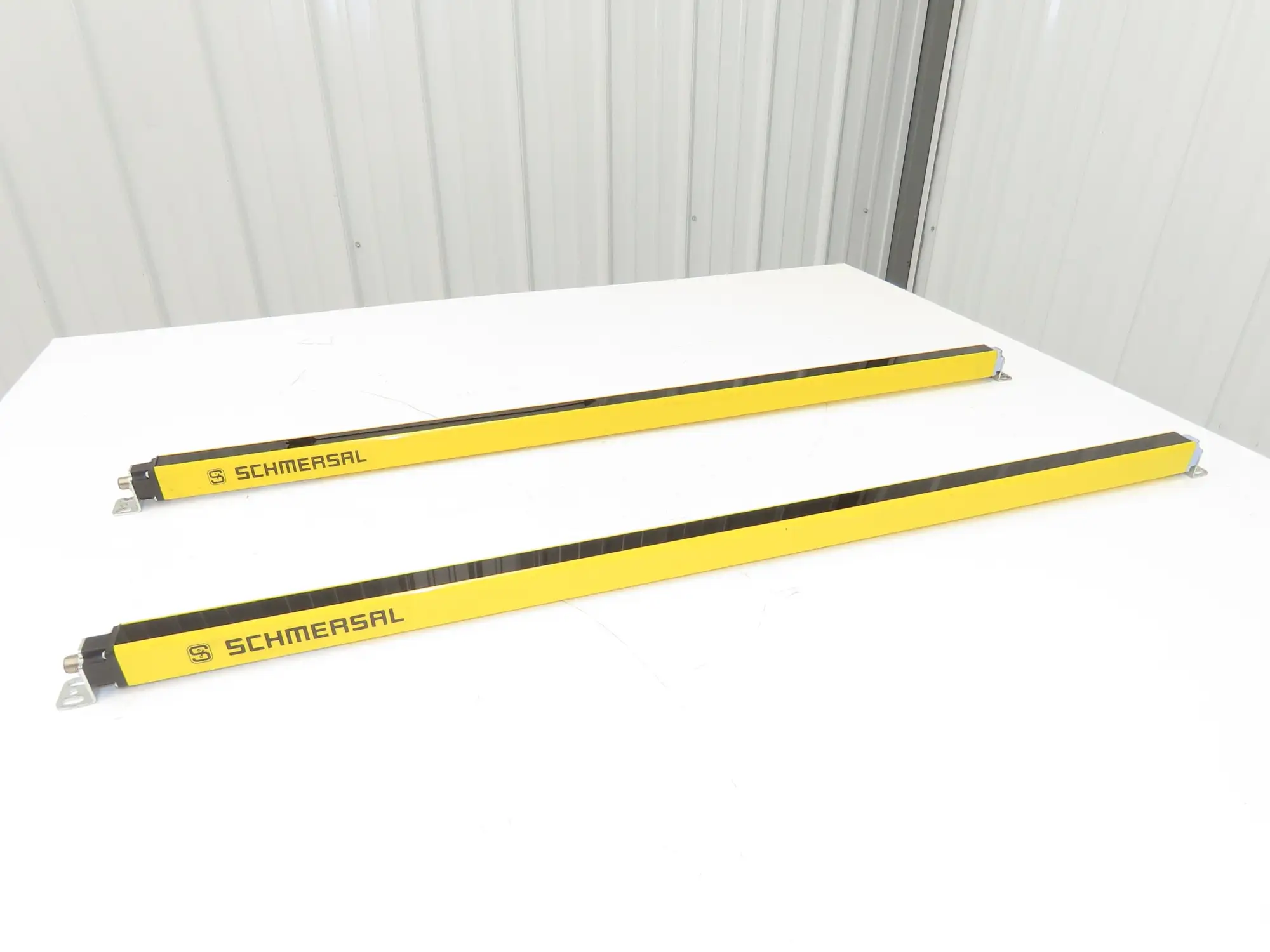 Schmersal SLC440COM-ER-0890-14 Safety Light Curtain Transmitter & Receiver Set