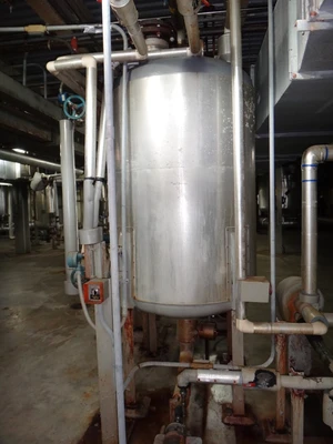 433 Gallon 304 Stainless Insulated Vertical Tanks