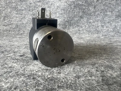 Used Parker 7D100C2-17 Misc Electrical & Power Parts California US | Davliegogo LLC #1718839