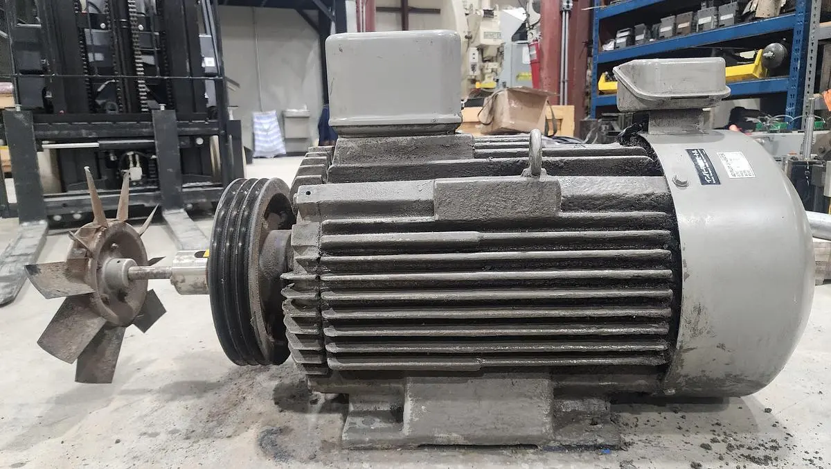 Motor off 300 TON KOMATSU L2M300-3BM / Hitachi 37 KW 4 Pole Type: TFO Form: KK 3 Phase Induction Motor