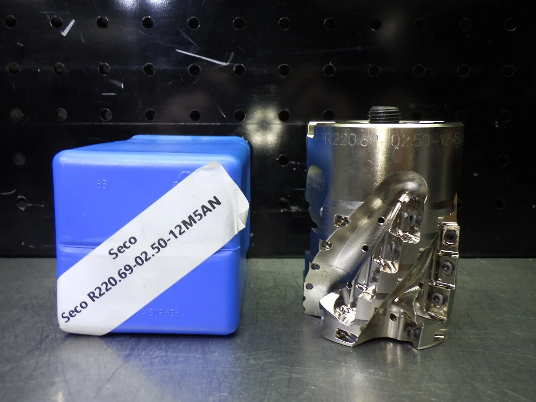 SECO 2.5" 5 Flute Coolant Thru Milling Cutter 1" Arbor R220.69-02.50-12M5AN (LOC307)