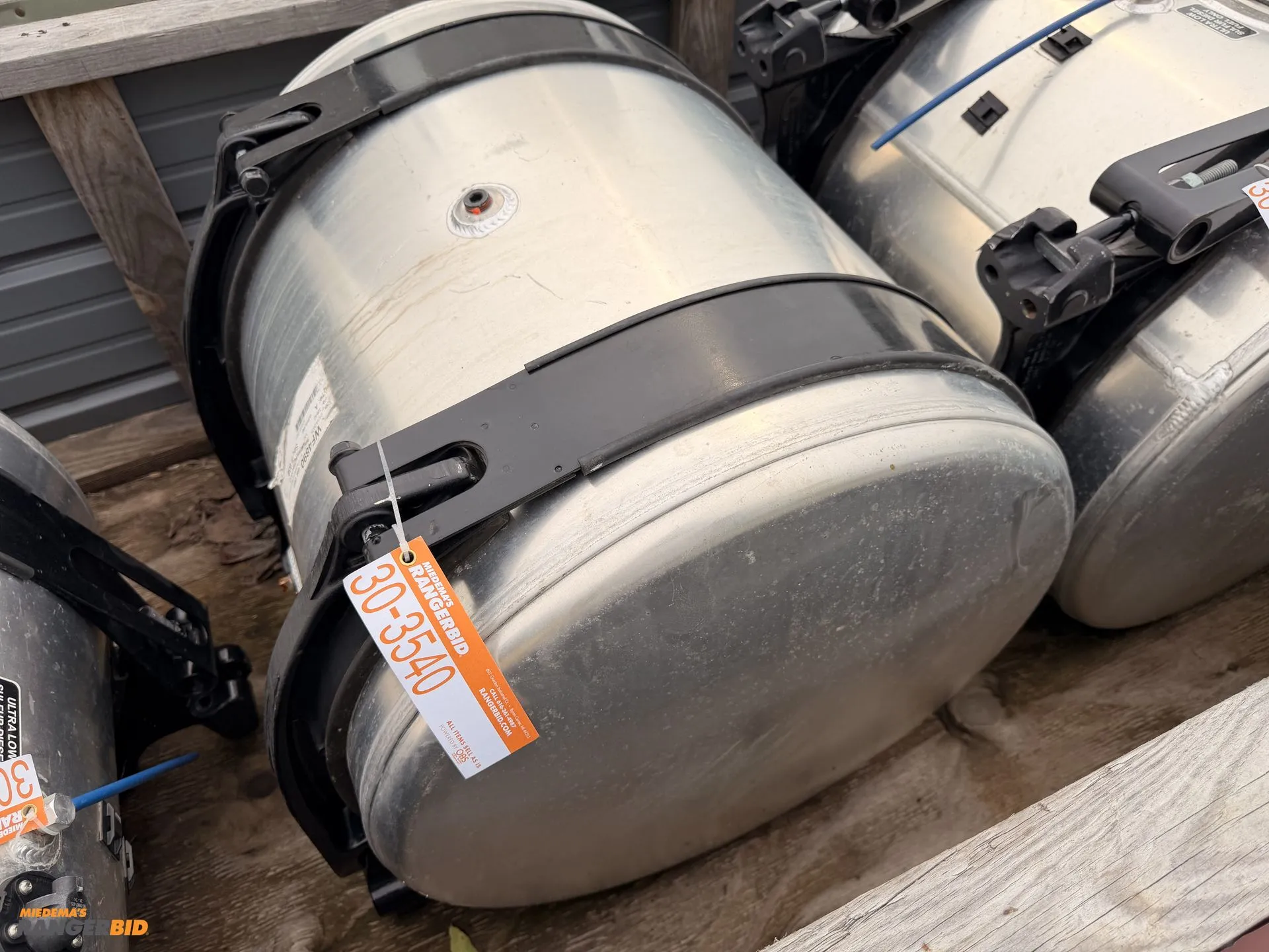 Used DTNA 60 GALLON FUEL TANK WITH STRAPS.  CAME OF WESTERN STAR Fuel Oil Tanks Michigan US | Miedema Asset Management Group #1357519