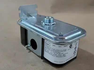 NEW JOHNSON CONTROLS P32AF-1C