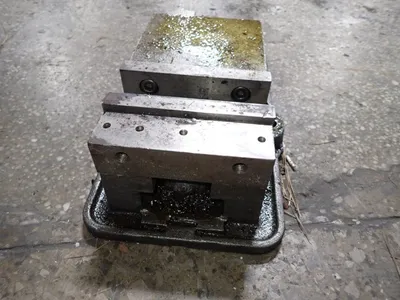 Kurt 6" Vise