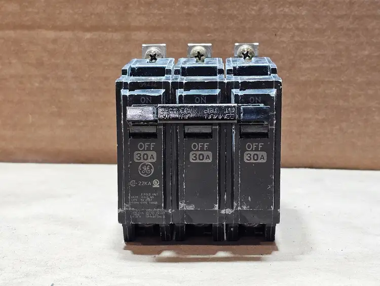 Used GENERAL ELECTRIC THHQB32030 Switchgears British Columbia CA | Lenmark #835352