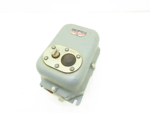 Cutler Hammer 6-1-3 Manual Motor Starter Control Enclosure 10x6.5x6" Haz Loc