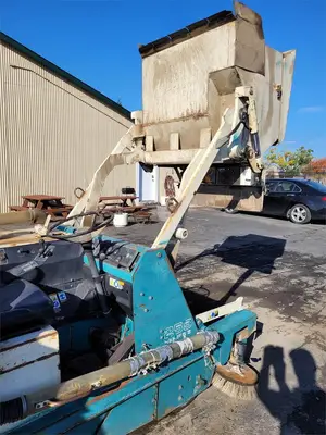 USED 1998 TENNANT 255 II