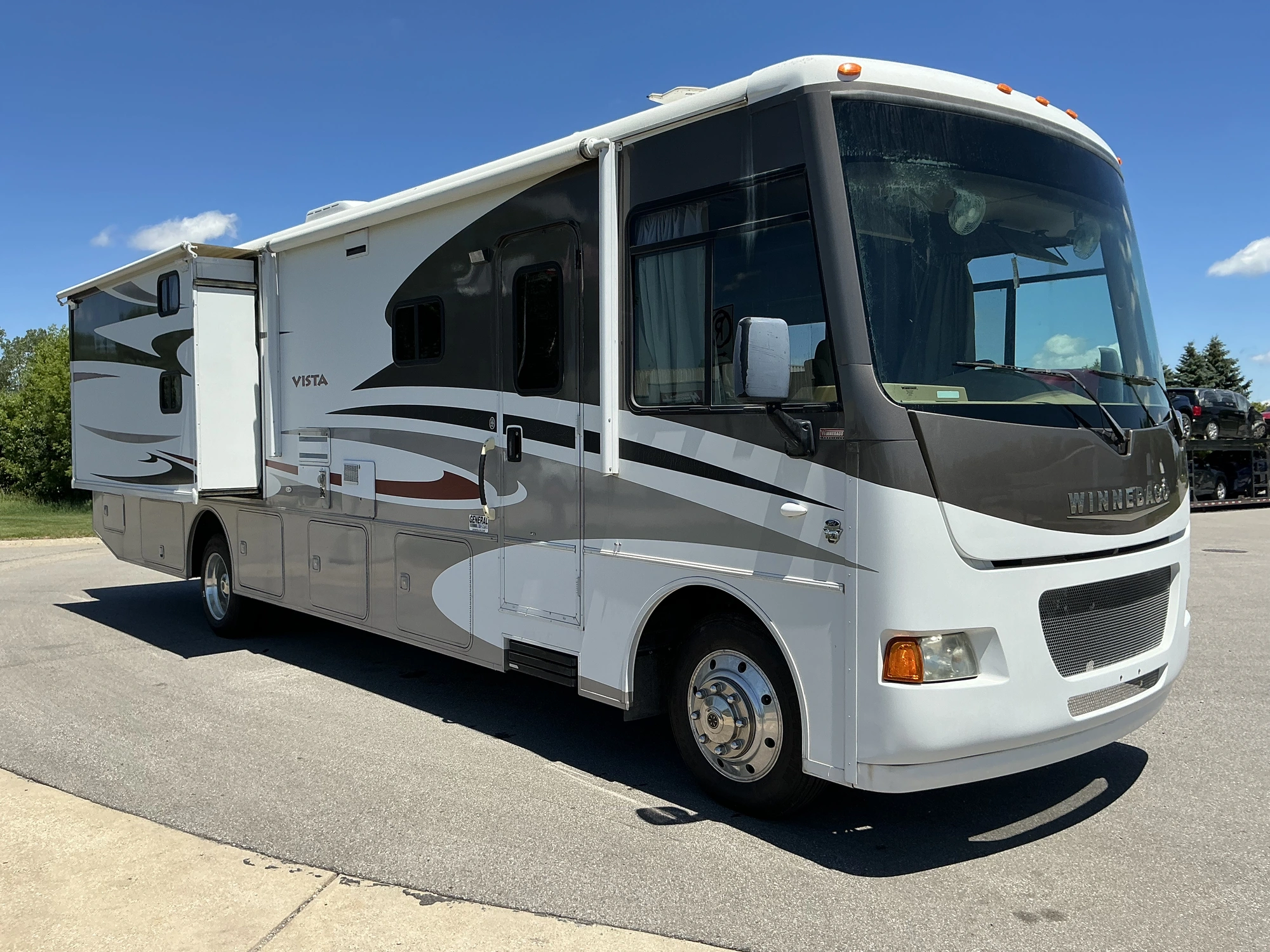 USED 2013 WINNEBAGO F53