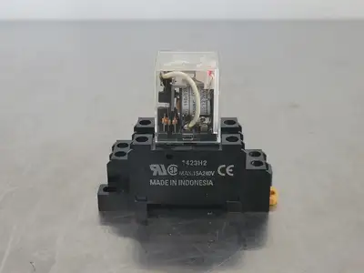 USED OMRON LY2N