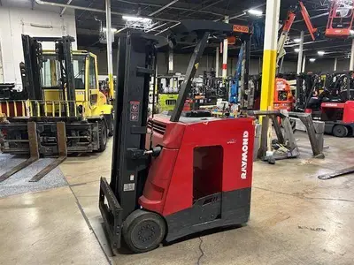 Used 2015 RAYMOND 425C35TT 3-Wheel Stand up Electric Counterbalance Forklifts Illinois US | Somerset Equipment Sales #1546185