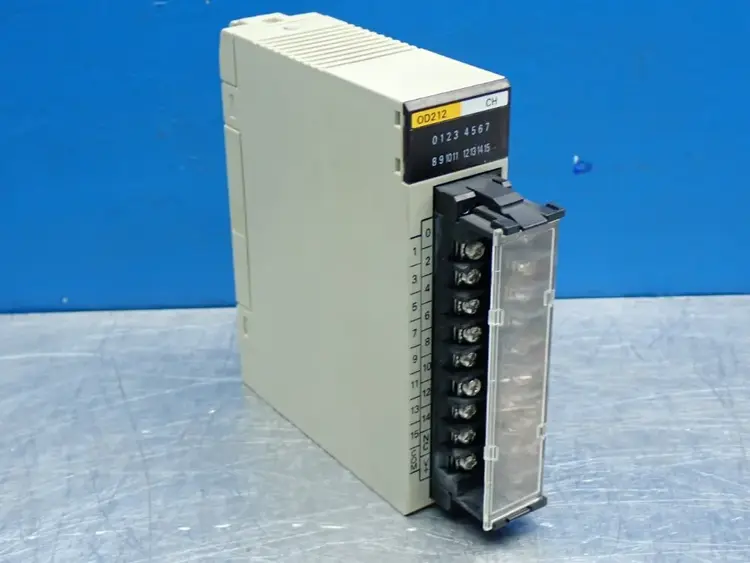 Used OMRON C200HOD212 PLC Processors | HGR 24 #752954