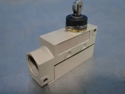 NEW OMRON ZV2N222