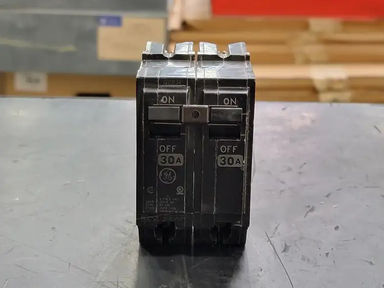 Used GENERAL ELECTRIC THQL230 Switchgears British Columbia CA | Lenmark #241671