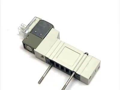 USED SMC 5-PORT SOLENOID VALVE SINGLE COIL BASE MOUNTED DC