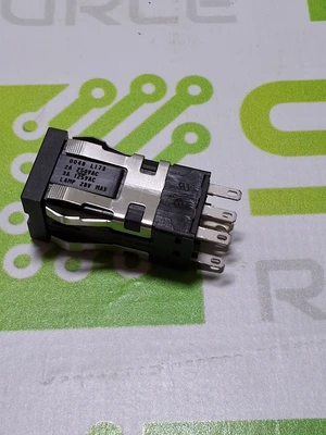 UNIVERSAL INSTRUMENTS 42475501 PUSH BUTTON SWITCH - BRAND NEW