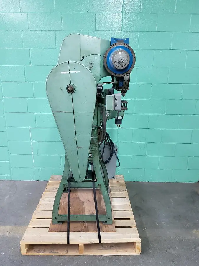 USED CHICAGO 722 - DOUBLE RIVET MACHINE