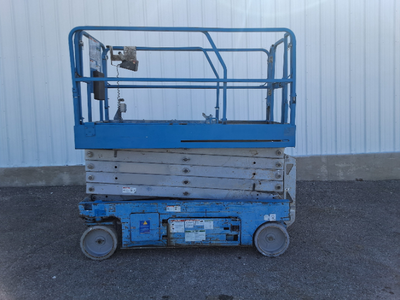 USED 2015 Genie GS-3246