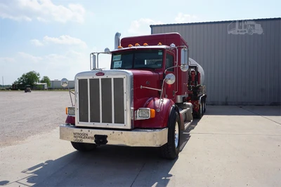 Used 2009 PETERBILT 367 Service & Utility Trucks Texas US | Roll Off Truck World #1491938
