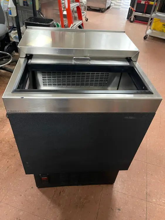Used Glastender Used 24" Glastender MF24-B1 Bar Glass Mug Froster / Chiller 120V Underbar Equipment Illinois US | Falcon Restaurant Supply #1375825