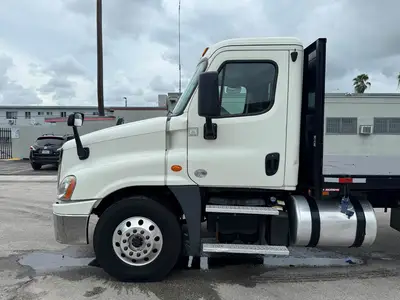 Used 2018 FREIGHTLINER CASCADIA Conventional trucks Florida US | Truck and Van Outlet #1509230