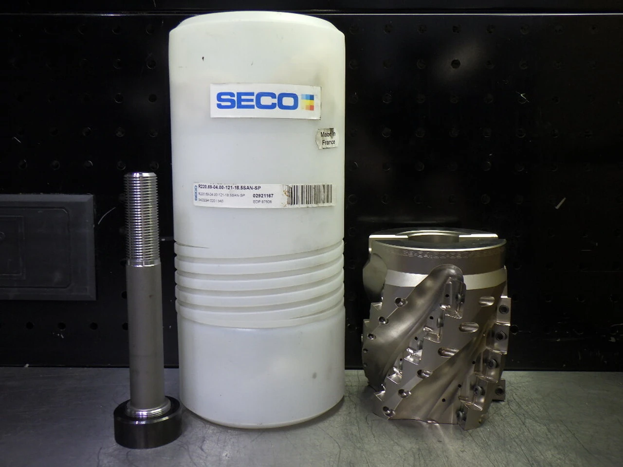 SECO 4" Coolant Thru Milling Cutter Body R220.69-04.00-090-18.5BAN-SP (LOC313A)