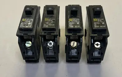 USED SQUARE D HOM130