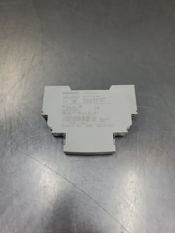 Used Siemens 3RV1901-2A LATERALLY MOUNTABLE AUXILIARY SWITCH Circuit Breakers South Carolina US | Palmetto Automation #1153018