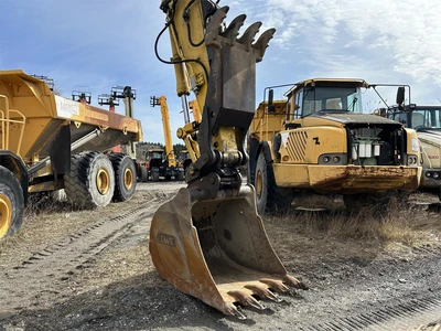 Used 2018 KOMATSU PC240 LC-11 Crawler Excavators | Abele Tractor #1342814
