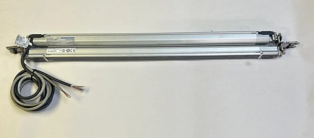 USED KEYENCE SL-C28H-T / SL-C28H-R