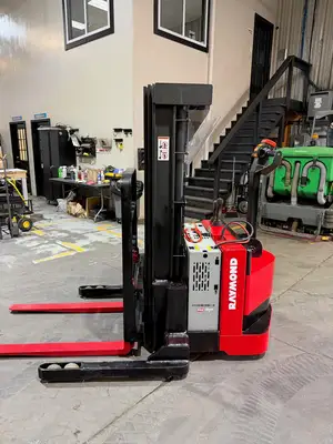 Used 2016 Raymond RSS40 Stackers New York US | United Lift #1445342