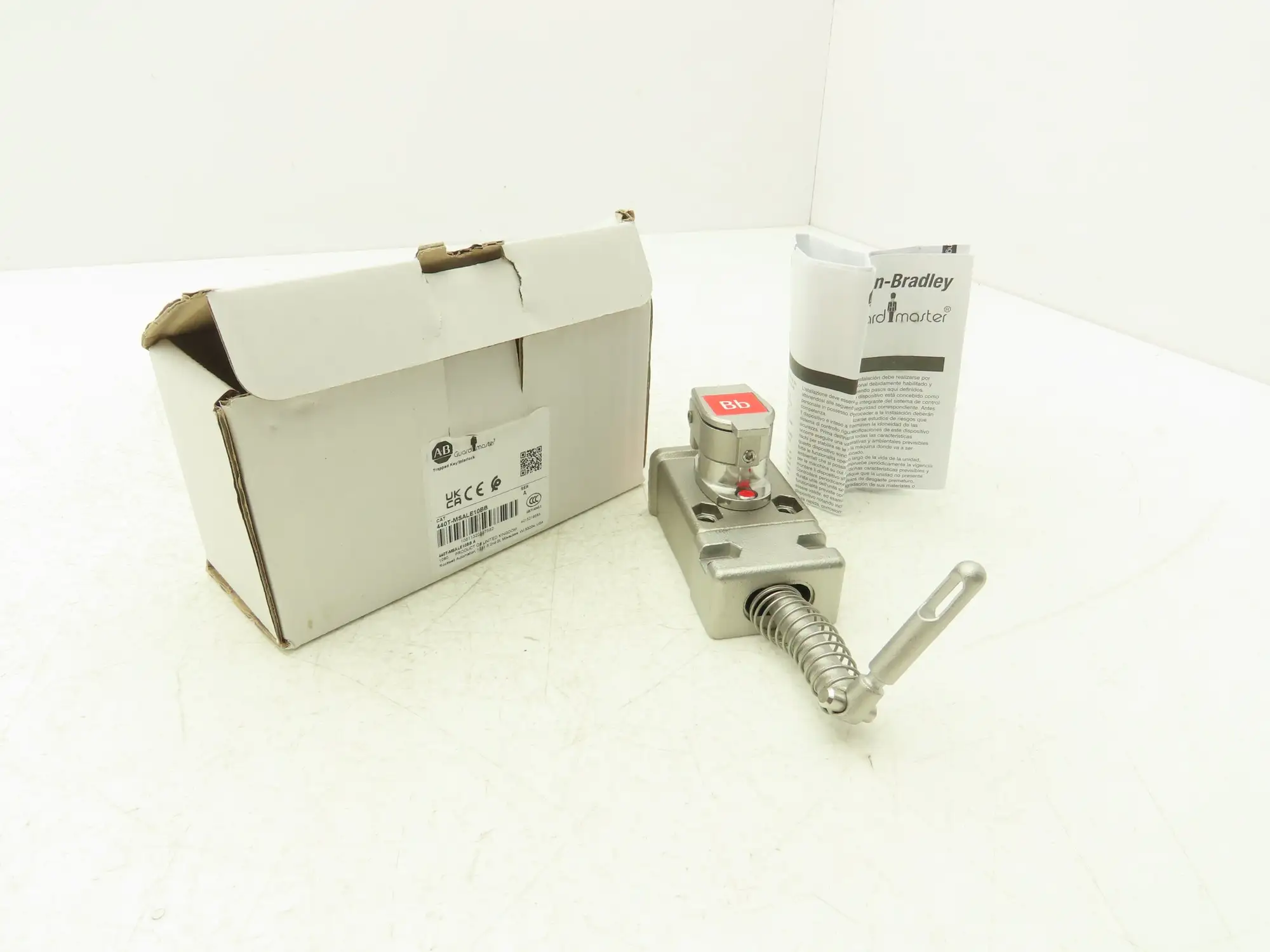 Allen Bradley 440T-MSALE10BB Guardmaster Trapped Key Interlock Switch No Key
