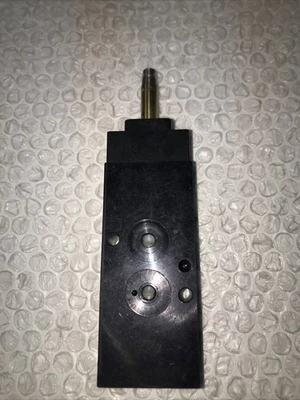 USED AV D20-001