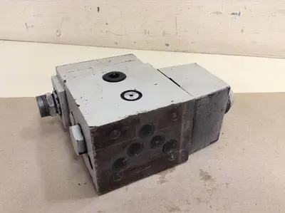USED VICKERS 02-119767DG4S4W012AB60