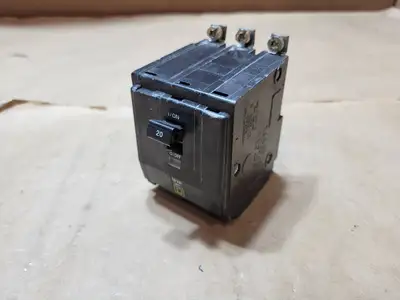 Used SQUARE D QOB320 Switchgears British Columbia CA | Lenmark #1438493