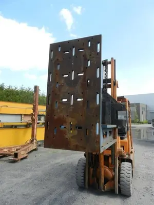 USED CLAMPING TABLE 1500 X 1540 X 800 MM