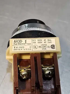 FUJI ELECTRIC AH30-EB11 Command Switch. Loc4B-20