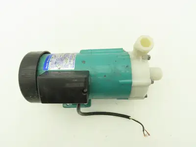 Iwaki MD-40RM Magnetic Drive Water Pump 3/4"Poly Plastic 220V 3PH 52 L/min