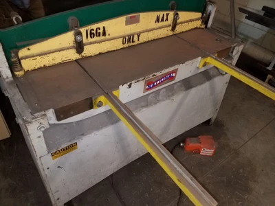 National NH-5216 Hydraulic Sheer 16 Ga, 52.5" Width