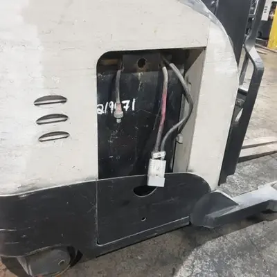 USED 2019 CROWN RR5725-45