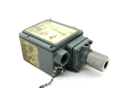 USED SQUARE D 9012-GCW-2 PRESSURE SWITCH SER.C 9012GCW2