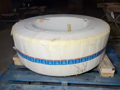 NEW SKF 23196 CA/C3W33