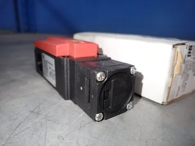 NEW OMRON T4012031