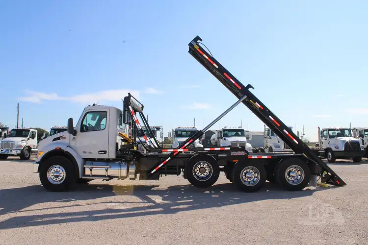 New | in-Stock 2027 PETERBILT 548 Rolloff Trucks Texas US | Roll Off Truck World #1492018