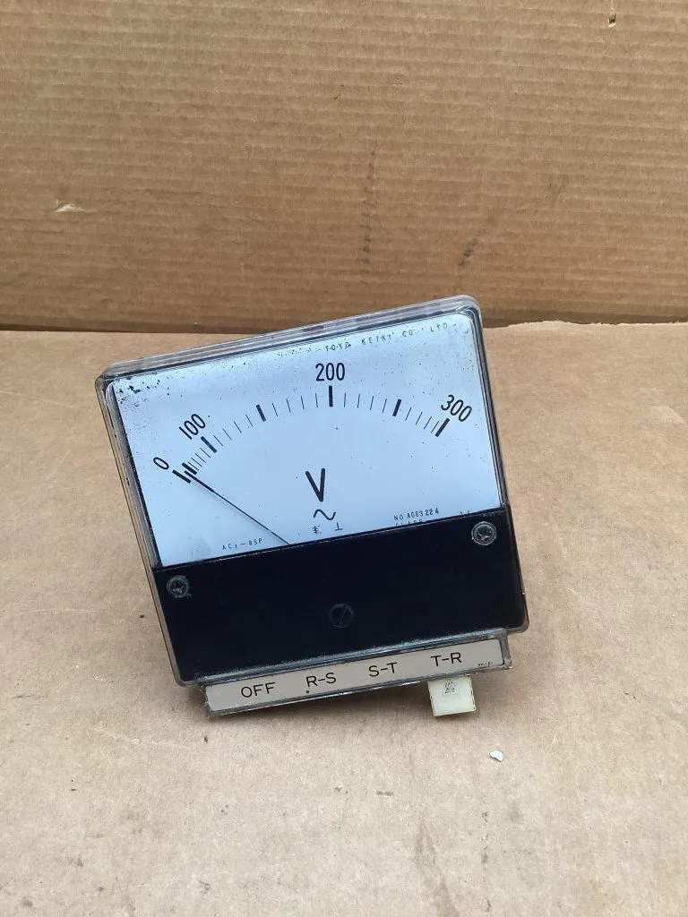 Toyo Keiki Voltmeter Volt Meter NH-163; 300/5A