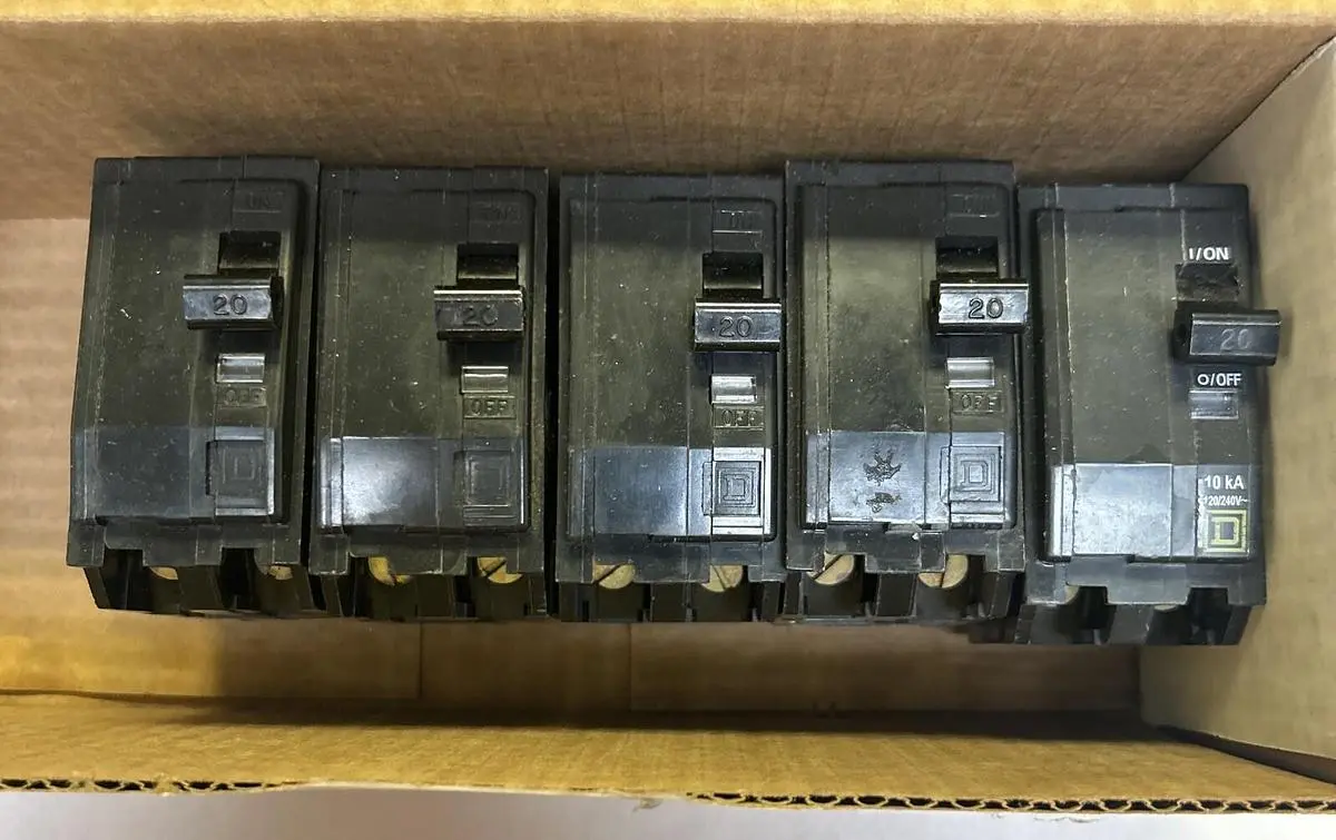 USED SQUARE D QOB220