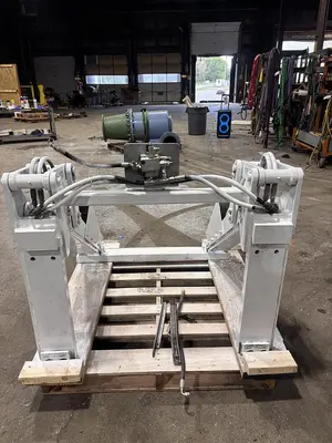 Used CASCADE CLAMP DOWN Forklift Attachments Pennsylvania US | Global Equipment International, LLC #1270580
