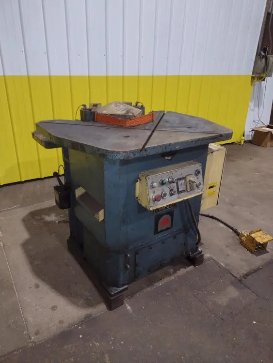 Used AMADA CS220 Notching Machines Ohio US | Yoder Brothers machinery 17 #91312