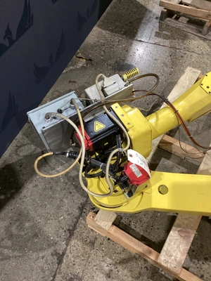 USED 2003 FANUC M-16IB/20 + R-J3IB