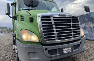 USED 2018 FREIGHTLINER CASCADIA
